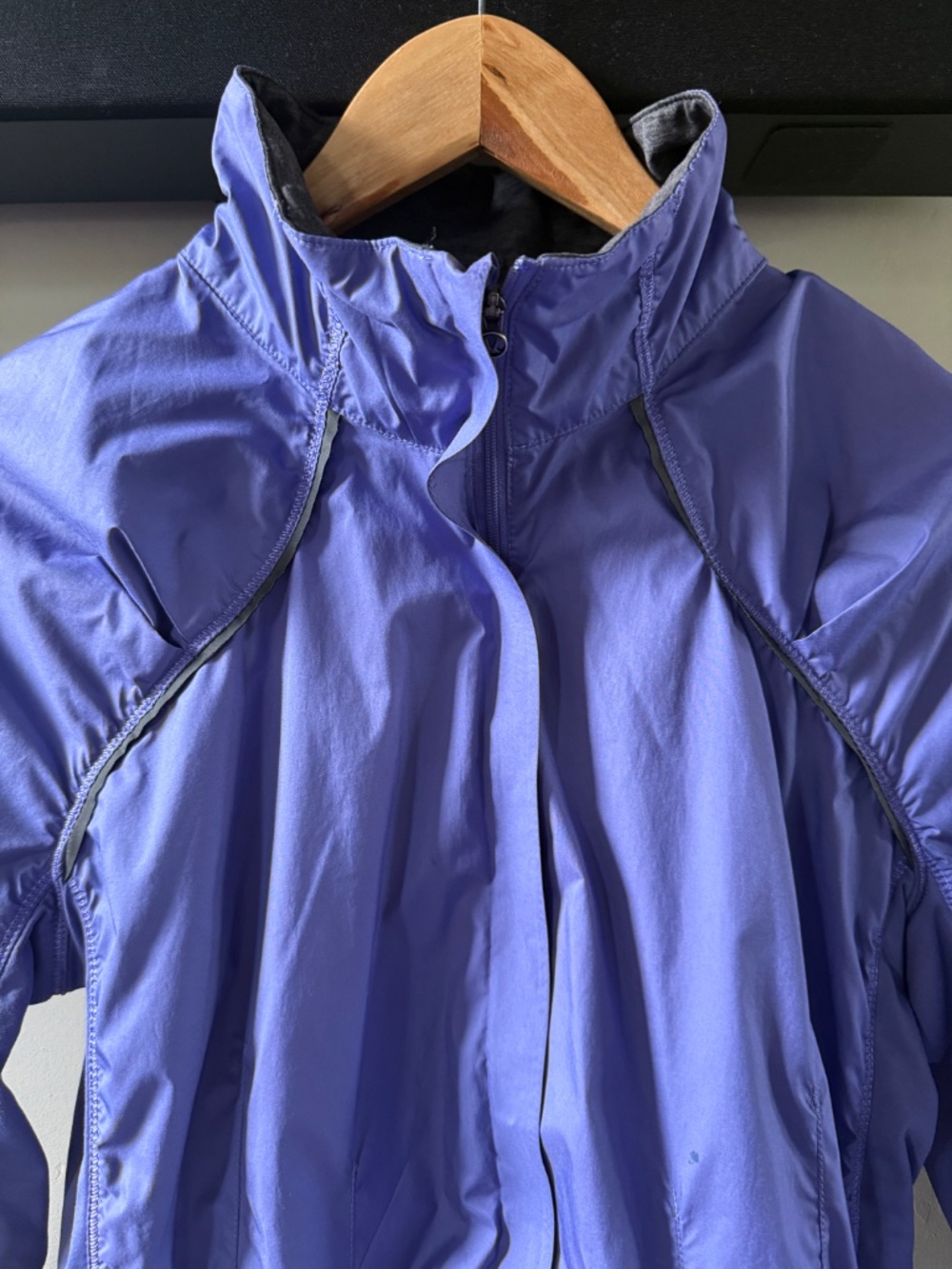 Lululemon Run Essential Jacket Purple Windbreaker Lightweight (Size 4) - Picture 6 of 13